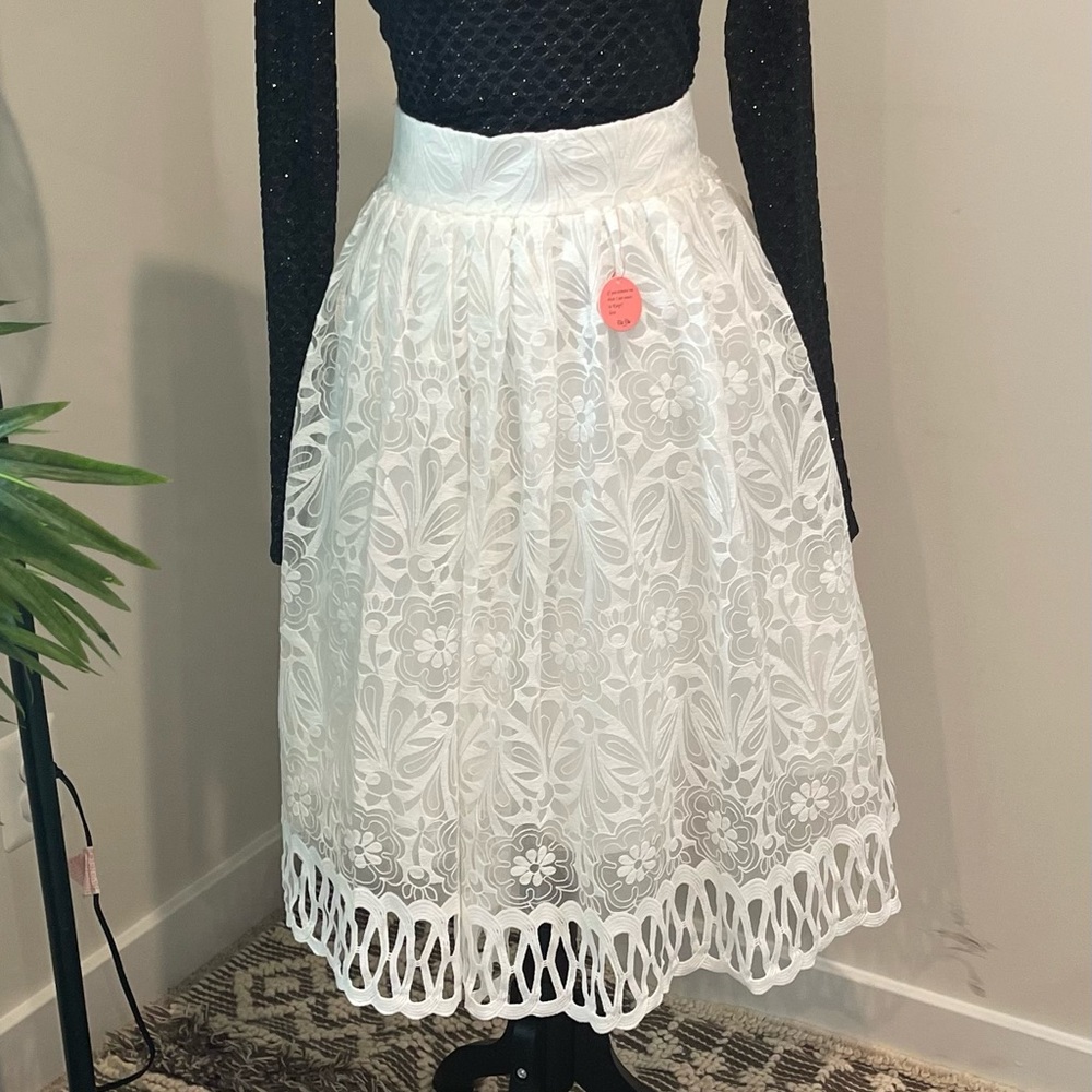 NWT 🤍🤍 Women midi  Skirt size 12
